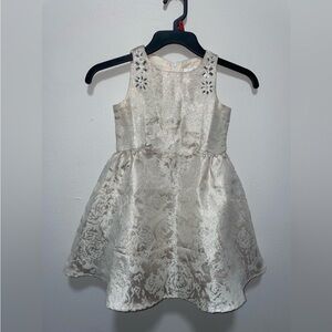 NWT elegant dress for girl size 5 100% polyester
